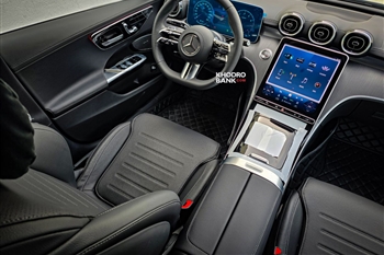 نمای داخل کابین بنز C200L